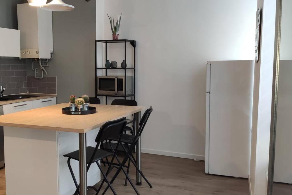 Logement 5 Personnes Proche Cv Et Parking Prive Saint-Etienne (Loire) Exterior foto